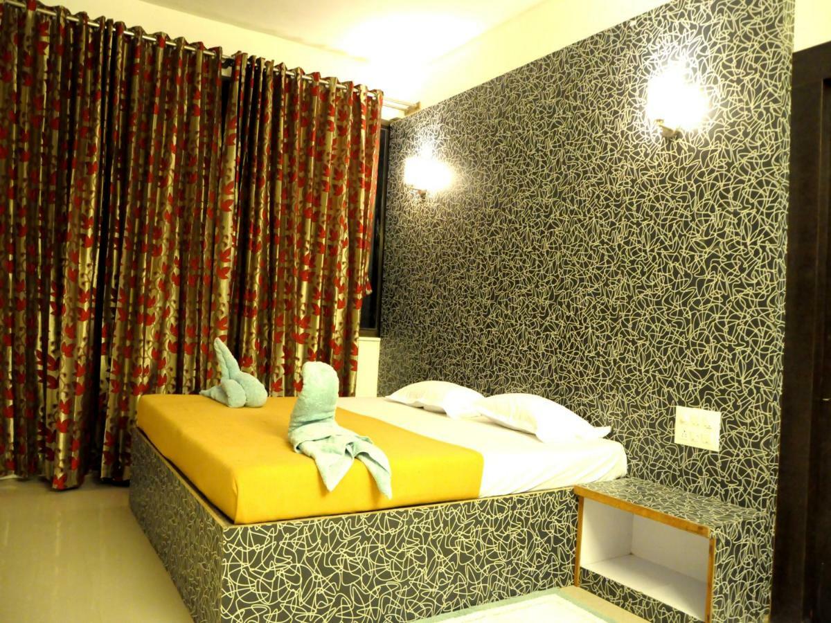 Hotel Malhar Palace Shirdi Exterior foto